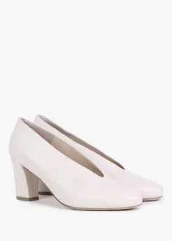 Aneso Cream Leather V Front Court Shoes