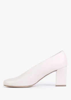 Aneso Cream Leather V Front Court Shoes