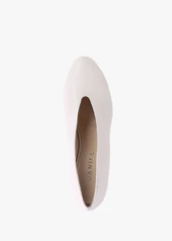 Aneso Cream Leather V Front Court Shoes