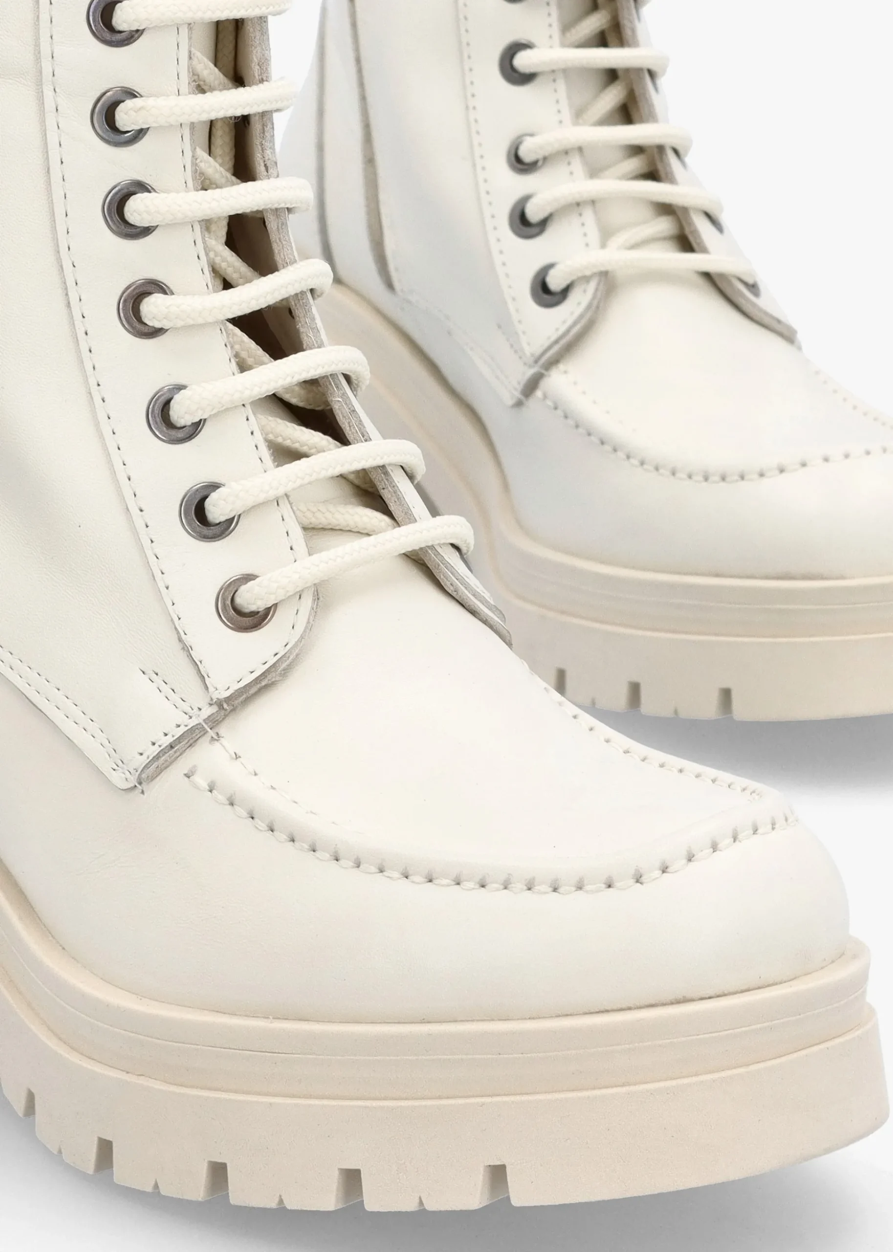 Bella White Leather Block Heel Ankle Boots
