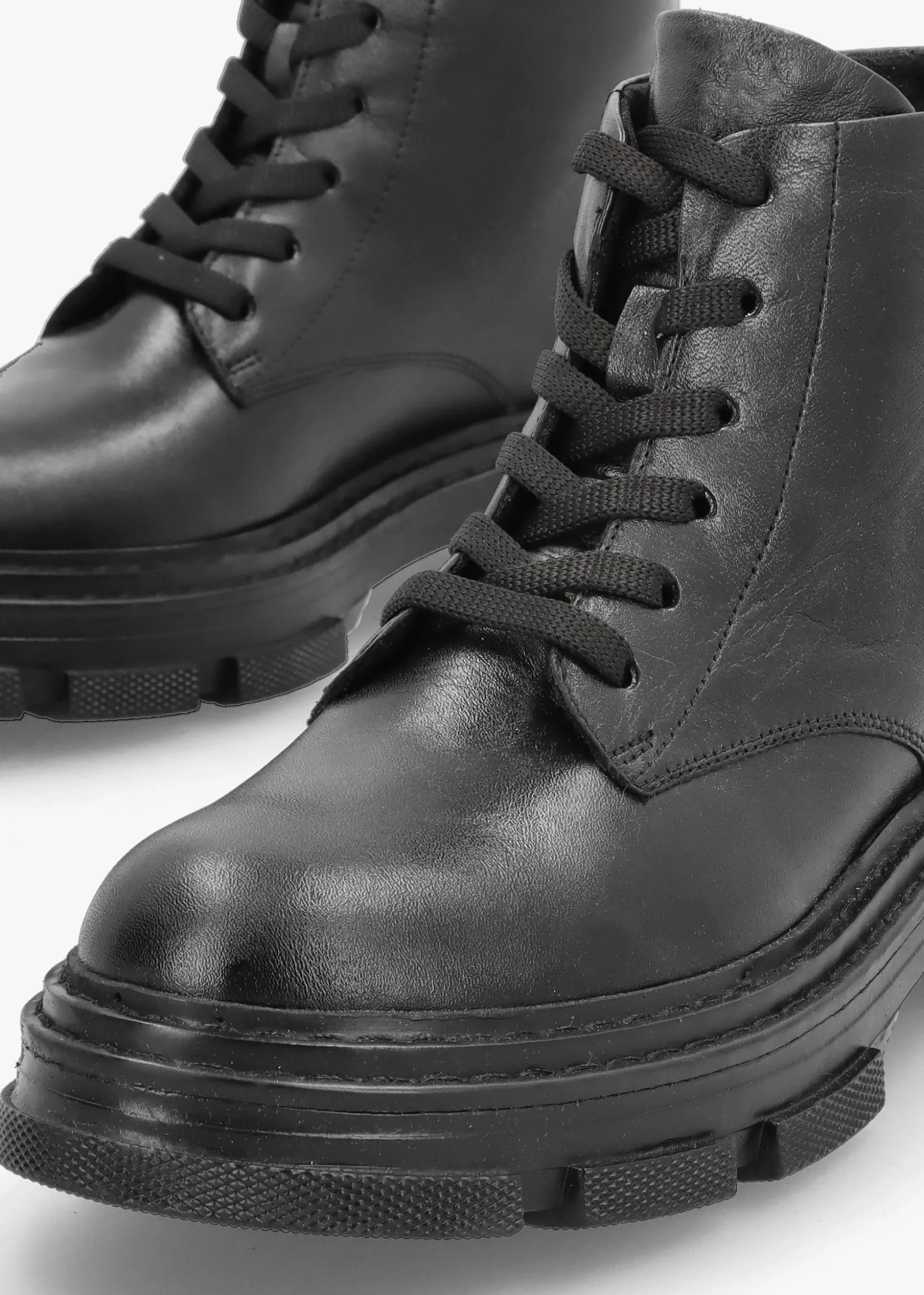 Bule Black Leather Low Ankle Boots