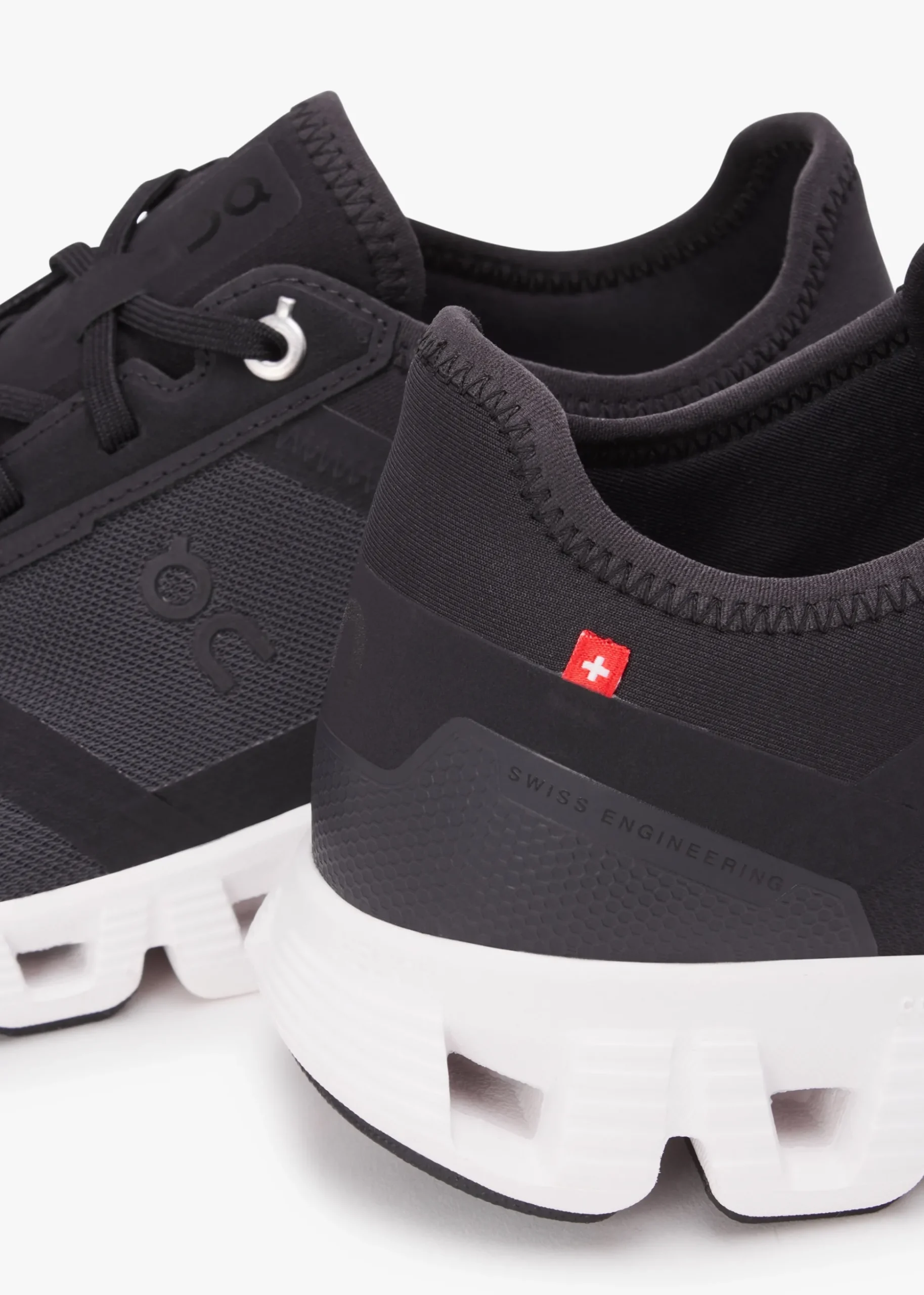Cloud X 3 AD Black & White Trainers