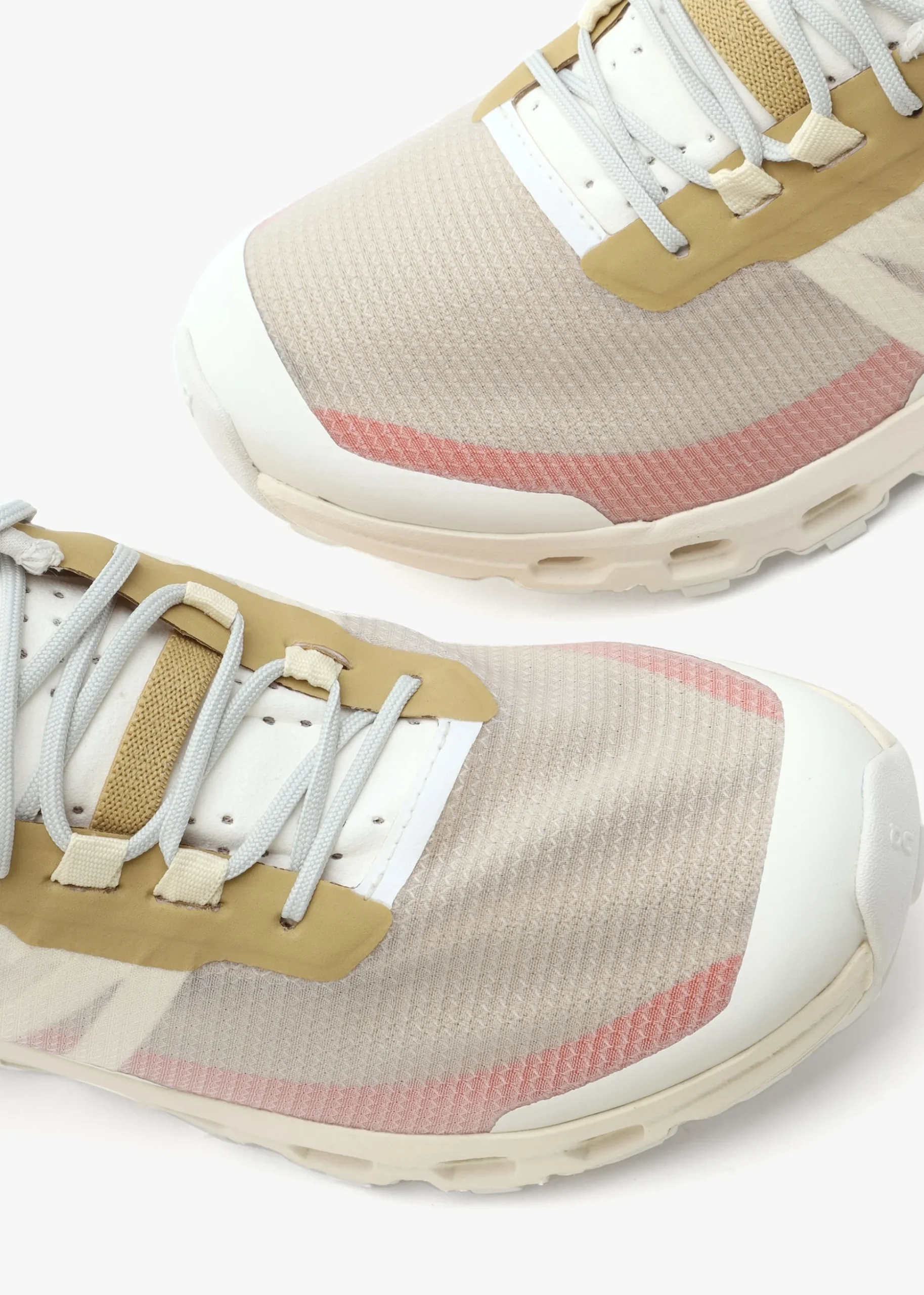 Cloudvista Ivory Bronze Trainers