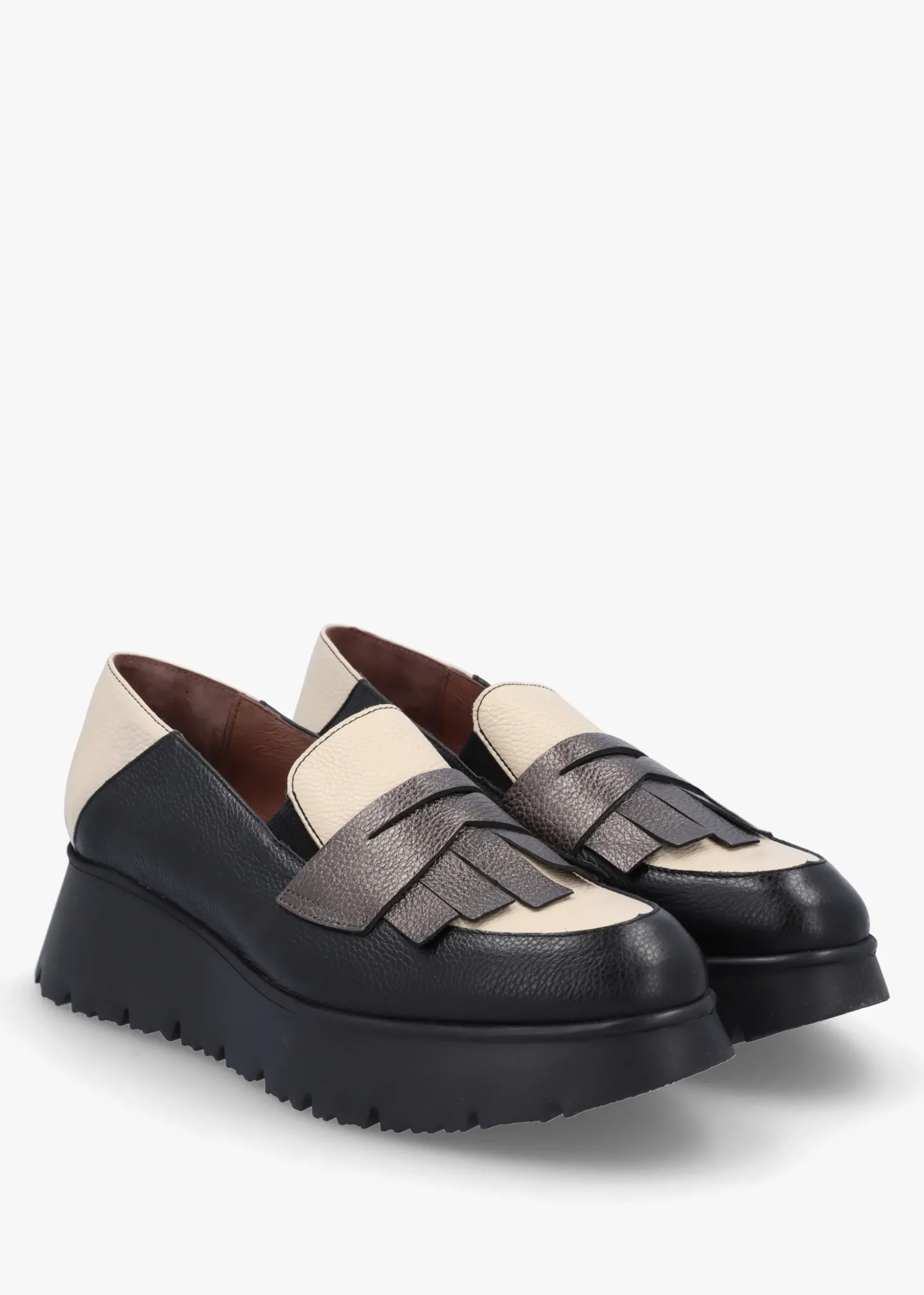 Medianoche Cream & Black Leather Loafers