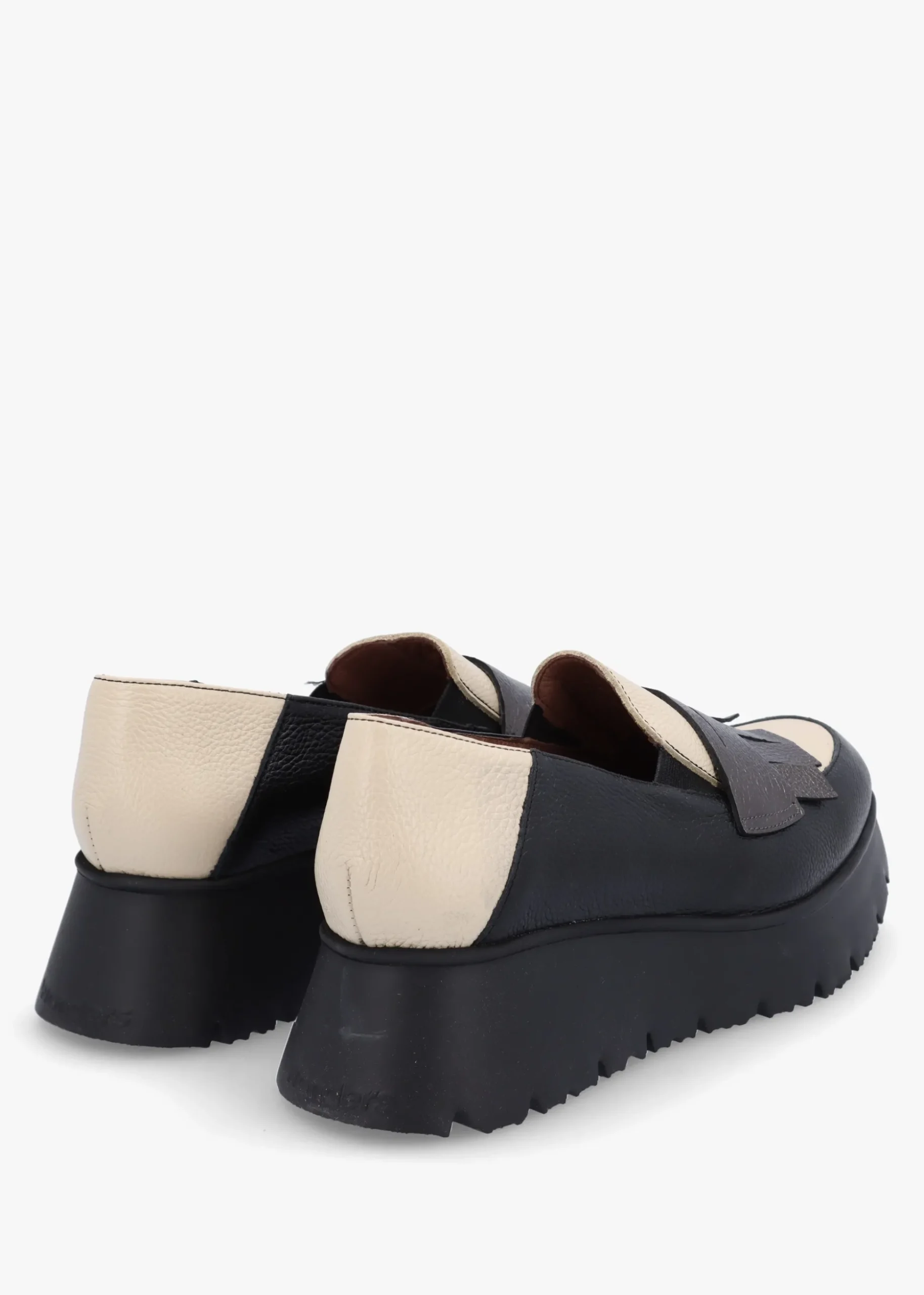 Medianoche Cream & Black Leather Loafers