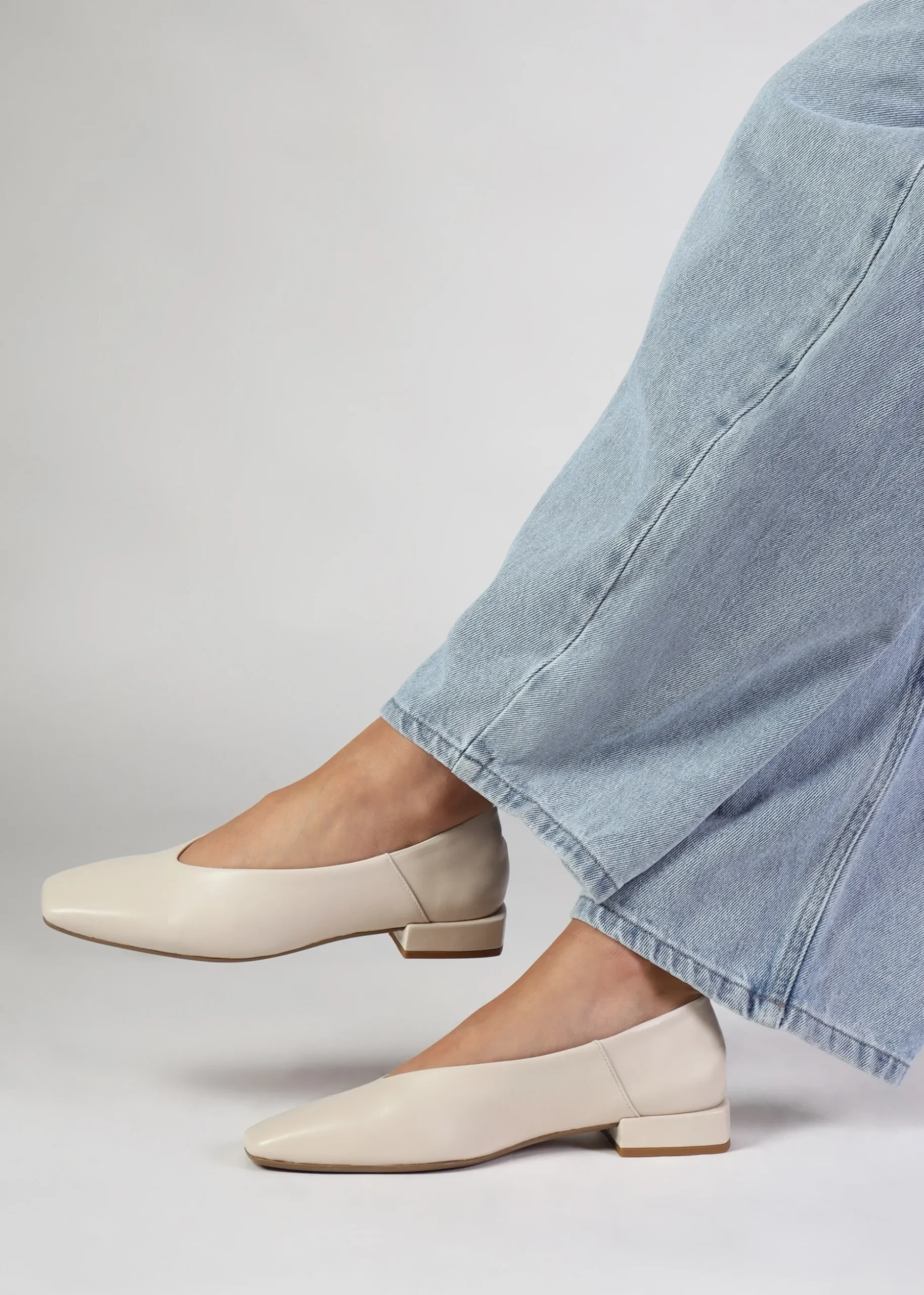 Saria Cream Leather Square Toe Ballet Pumps