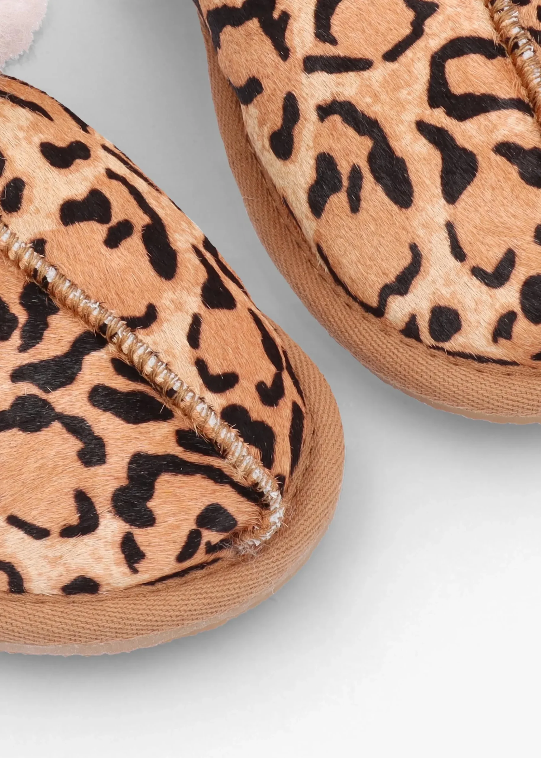 Soleo Leopard Calf Hair Sheepskin Twinface Slippers