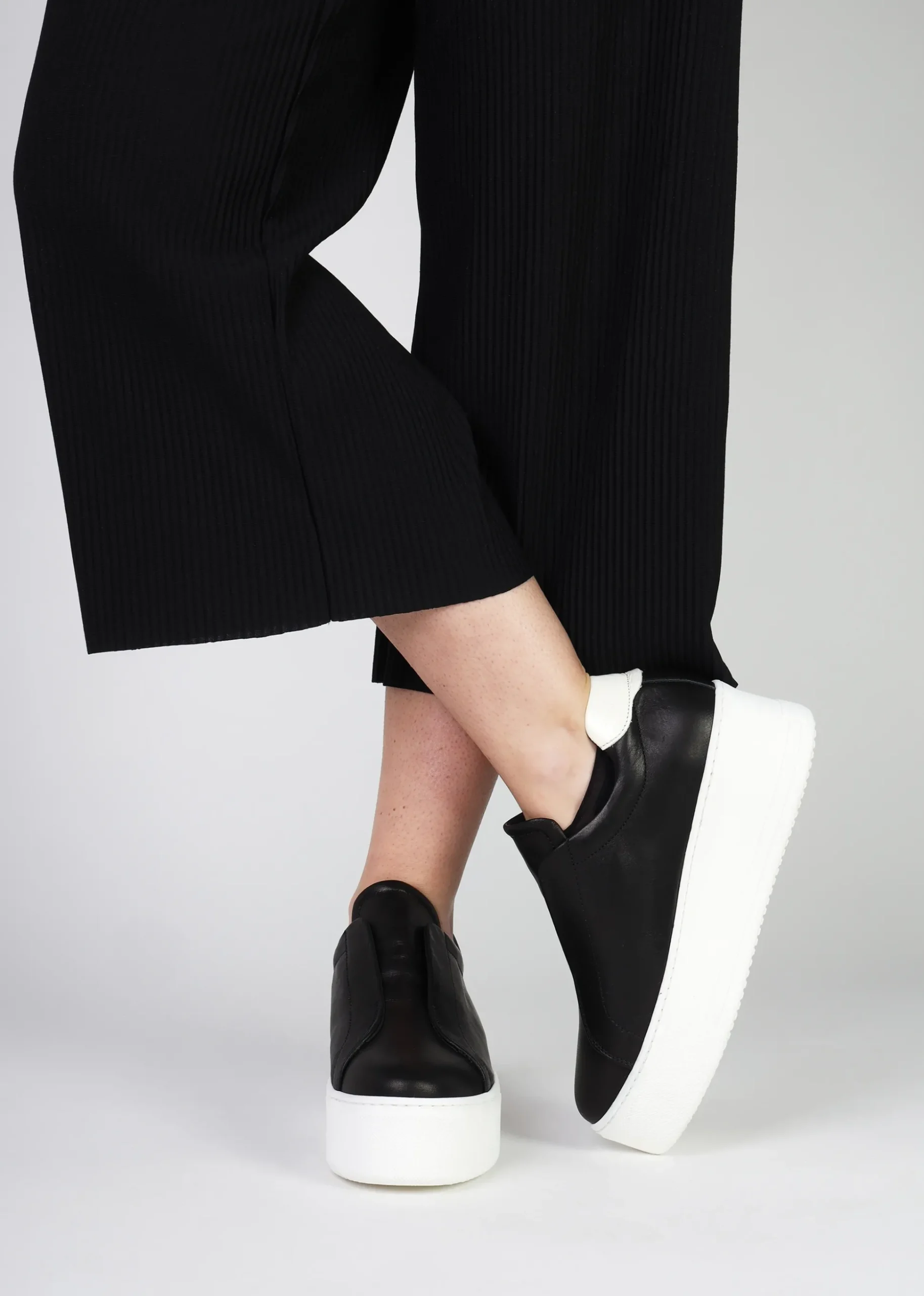 Tred Black Smooth Leather Laceless Flatform Trainers